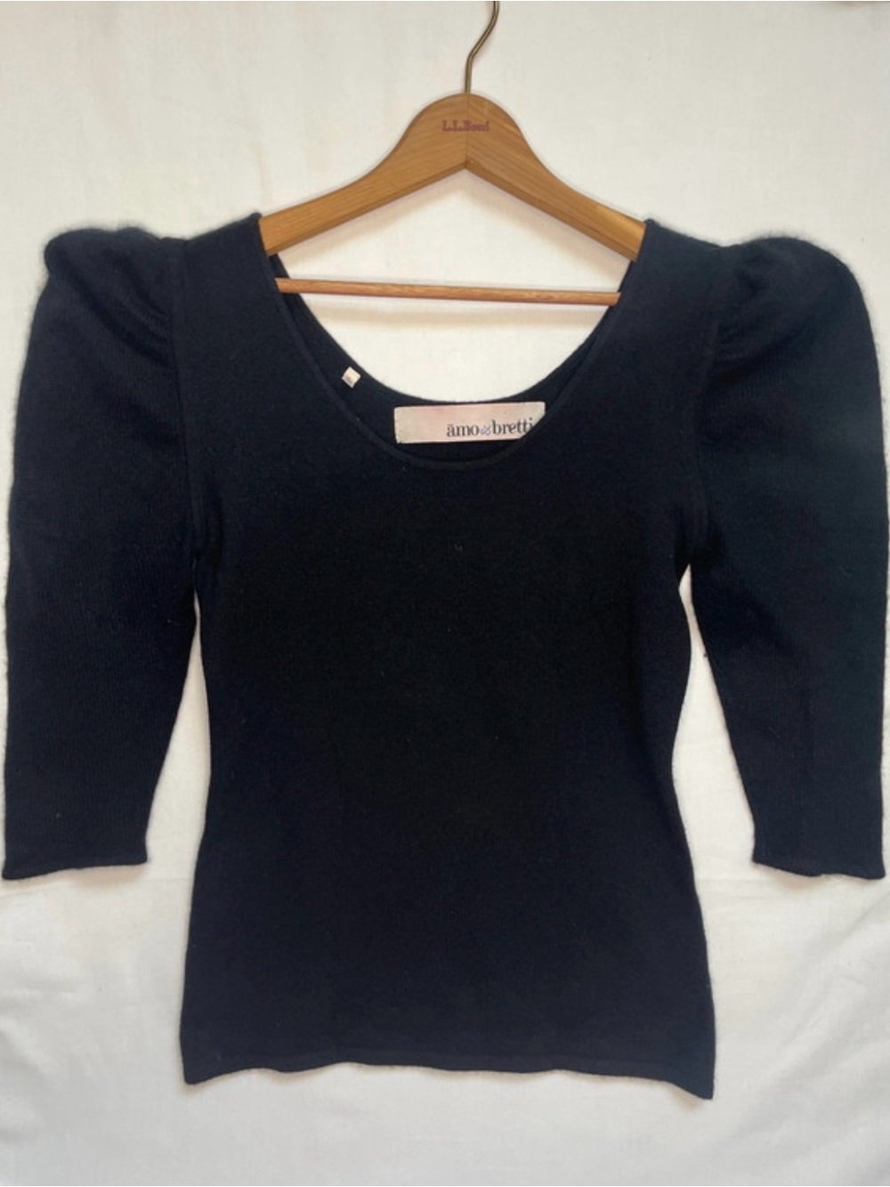 Amo&Bretti cashmere Black Puff-Sleeve Knit Top